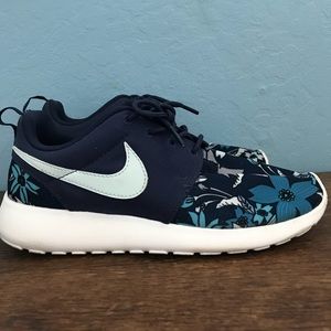 Nike Roshe Run Tropical Blue Floral Size 7